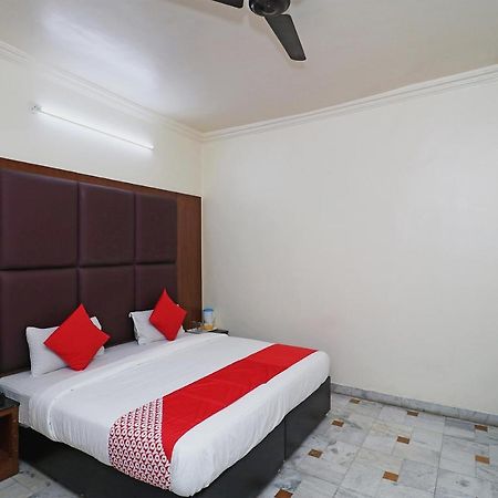 โอโย 22396 โฮเต็ล อโศก อินเตอร์เนชั่นแนล Hotel กานปูร์ ภายนอก รูปภาพ