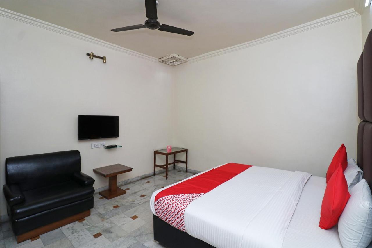 โอโย 22396 โฮเต็ล อโศก อินเตอร์เนชั่นแนล Hotel กานปูร์ ภายนอก รูปภาพ
