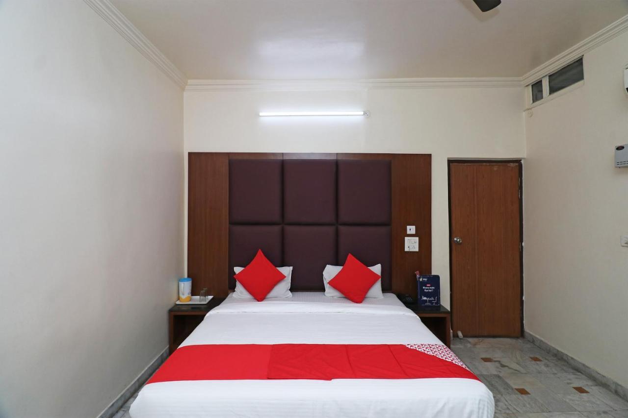 โอโย 22396 โฮเต็ล อโศก อินเตอร์เนชั่นแนล Hotel กานปูร์ ภายนอก รูปภาพ